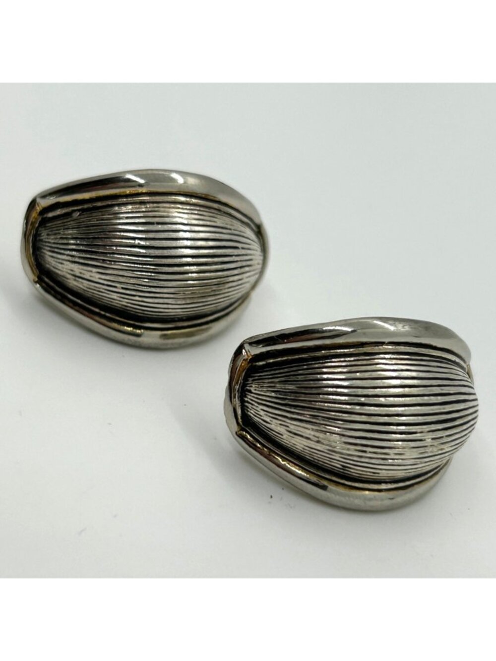 Vintage Silver-Tone Ribbed Clip-On Earrings Chunky Teardrop Dome Statement - Picture 1 of 10
